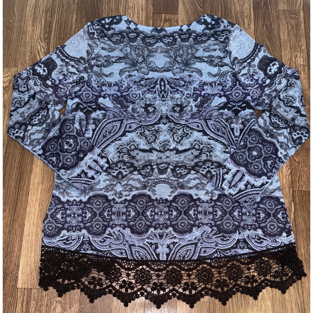 Live and Let Live Blue Paisley Damask Crochet Lace Hem Top Womens Medium STARAC - Picture 6 of 7